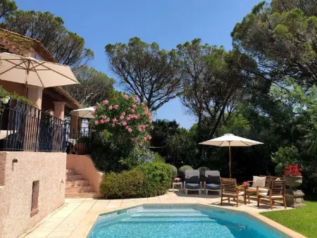 Charmante Villa mit Pool und Golfplatz, Location Maison 6 personnes à Saint Raphaël - Photo 11