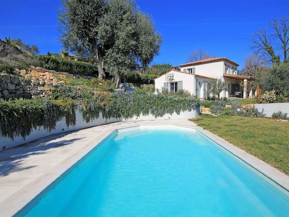 Villa avec piscine chauffée et vue mer au Rouret - Photo 1