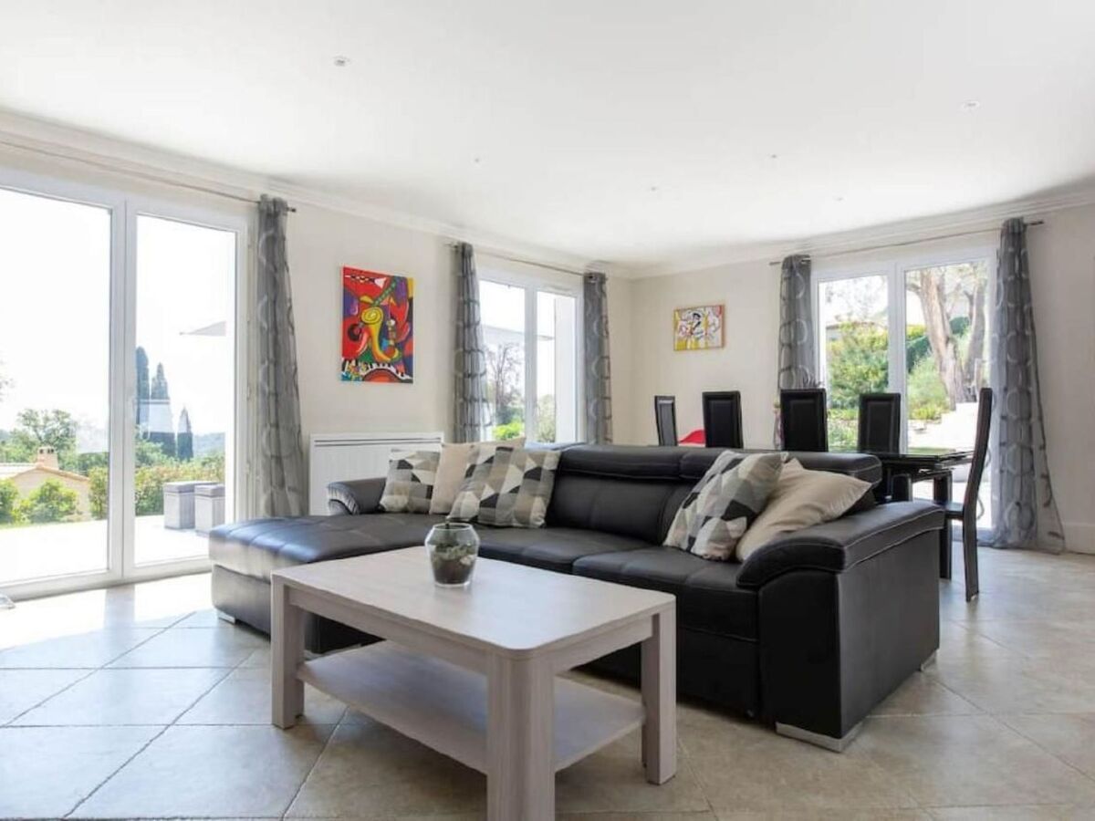 Villa avec piscine chauffée et vue mer au Rouret - Photo 2