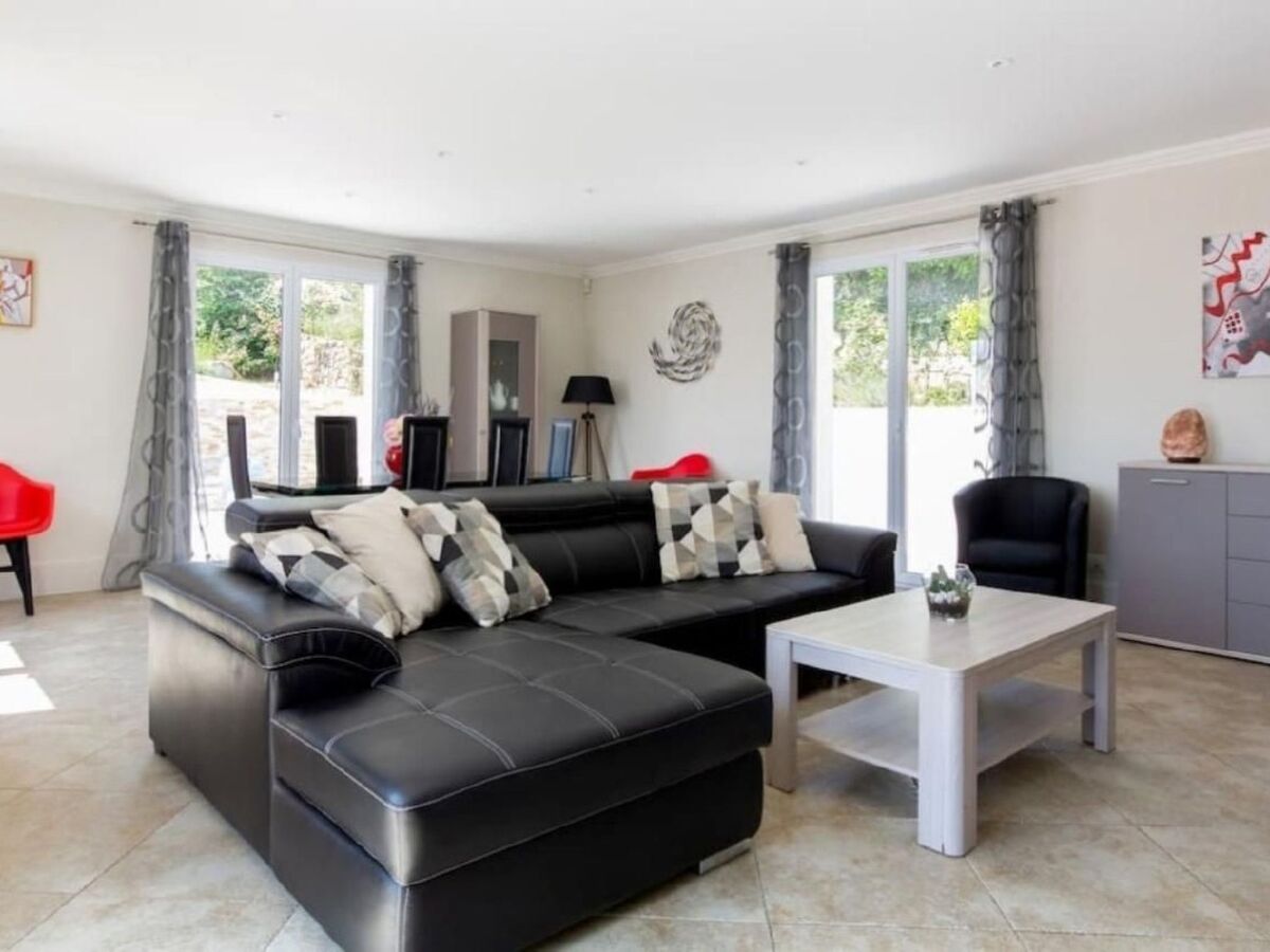 Villa avec piscine chauffée et vue mer au Rouret - Photo 3