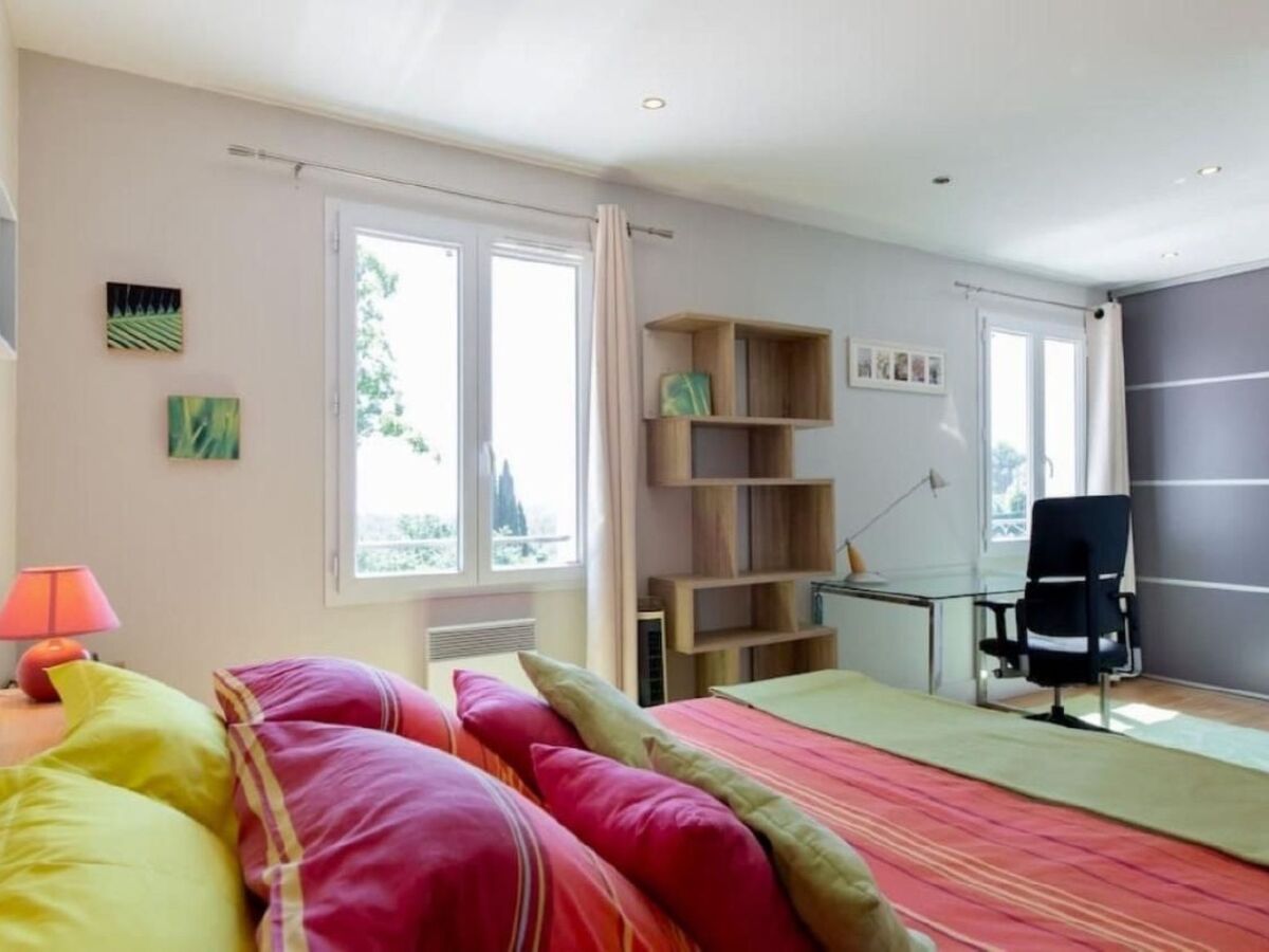 Villa avec piscine chauffée et vue mer au Rouret - Photo 10