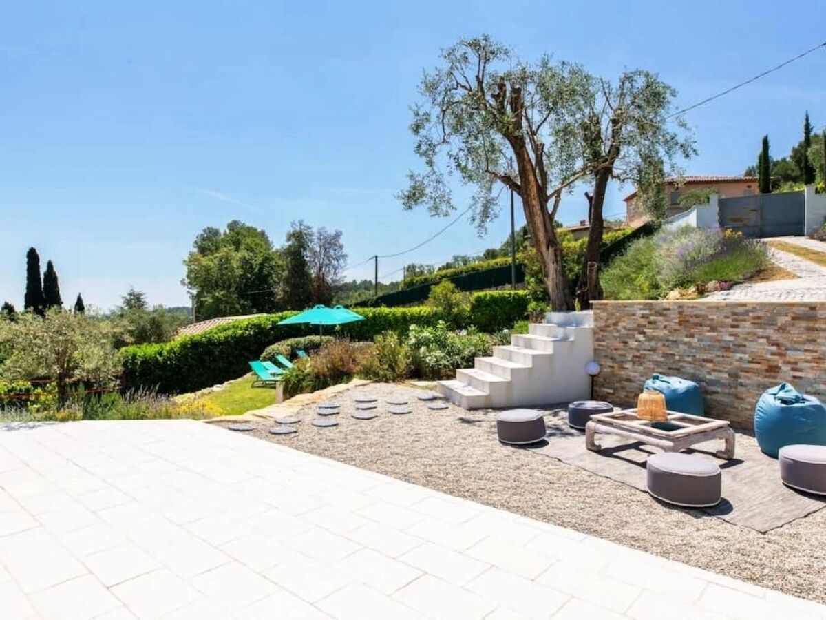 Villa avec piscine chauffée et vue mer au Rouret - Photo 19