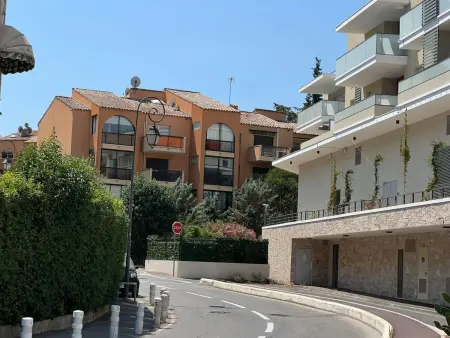 Appartement 2 chambres Mougins, balcon sud & accès piscines : photo 2