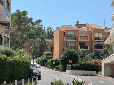 Appartement 2 chambres Mougins, balcon sud & accès piscines : photo 4
