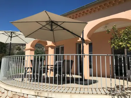Villa 131m² piscine privée et grand jardin à Vence : photo 9
