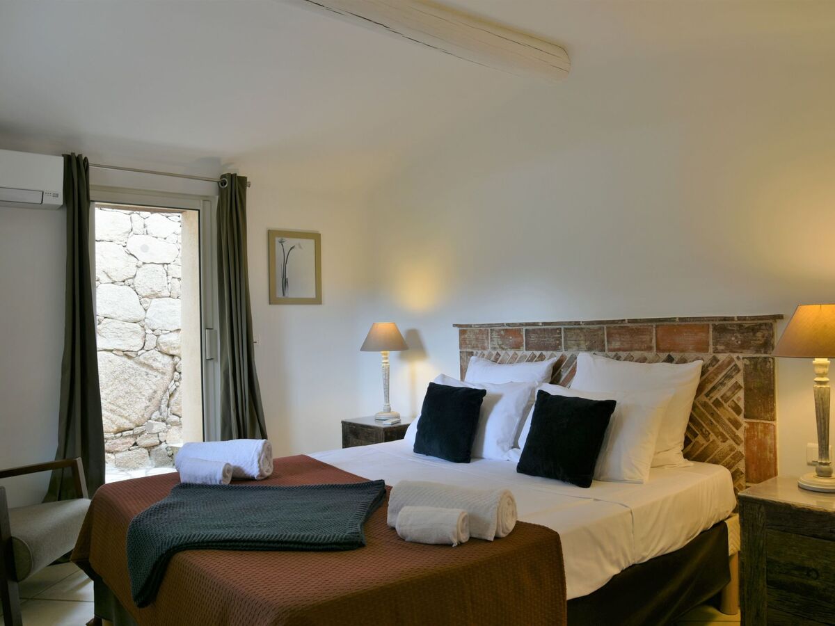 Villa en pierre avec piscine chauffée à Porto Vecchio - Photo 25