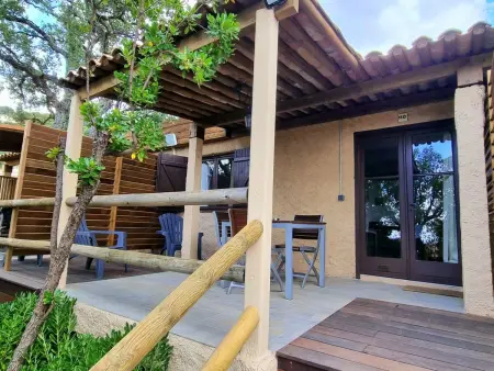 Bungalow climatisé au cœur du maquis à Porto Vecchio : photo 1