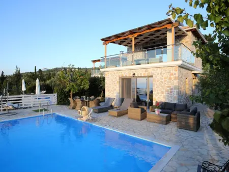 Location maison à Agios Nikitas, Luxuriöse Steinvilla Emily nahe dem Strand von Mylos
