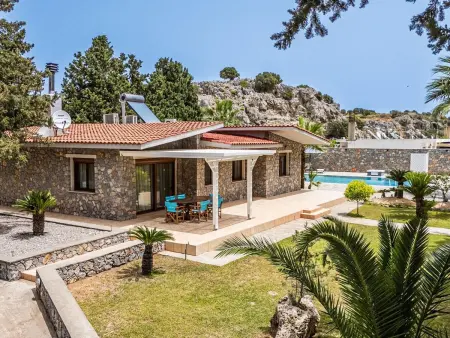 Location maison à Archangelos, Ferienvilla Madia in Strandnähe