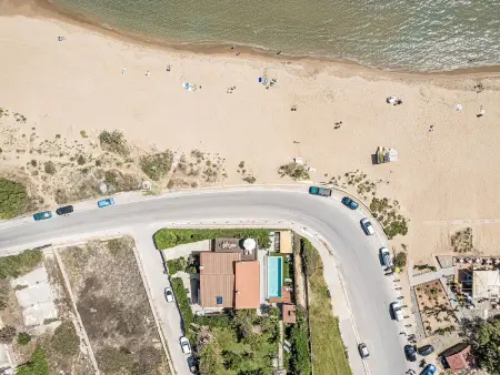 Location maison à Agia Marina, am Strand mit Pool für eine oder zwei Familien