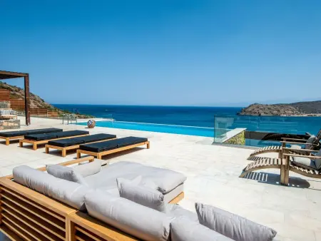 Location maison à Plaka, Villa Dimitra mit Infinity Pool