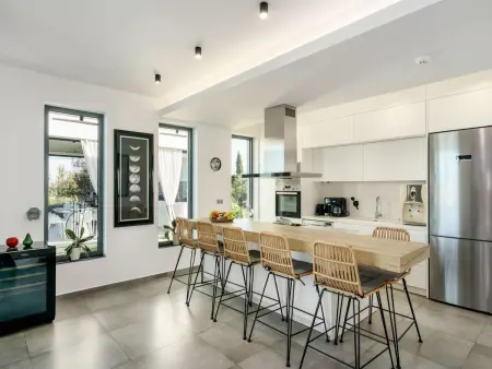Lux-Villa mit Innen- und Außenpool, BBQ und Fitn - Photo 4