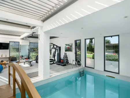 Lux-Villa mit Innen- und Außenpool, BBQ und Fitn - Photo 6