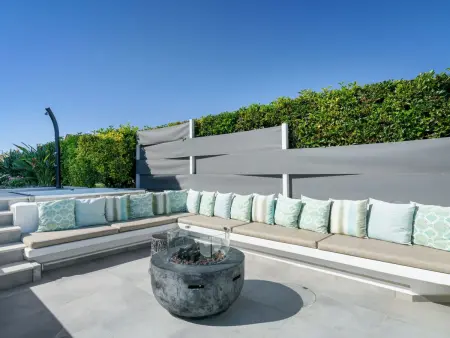 Lux-Villa mit Innen- und Außenpool, BBQ und Fitn - Photo 14