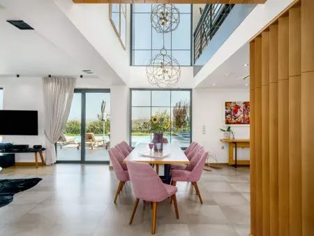 Lux-Villa mit Innen- und Außenpool, BBQ und Fitn - Photo 25