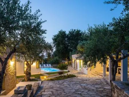 Location maison à Adele, Naturparadies mit privatem Pool, Hot Tub auf dem Dach