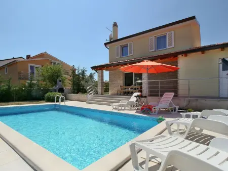 Maison Lukas à Buje : piscine privée, 3 chambres
