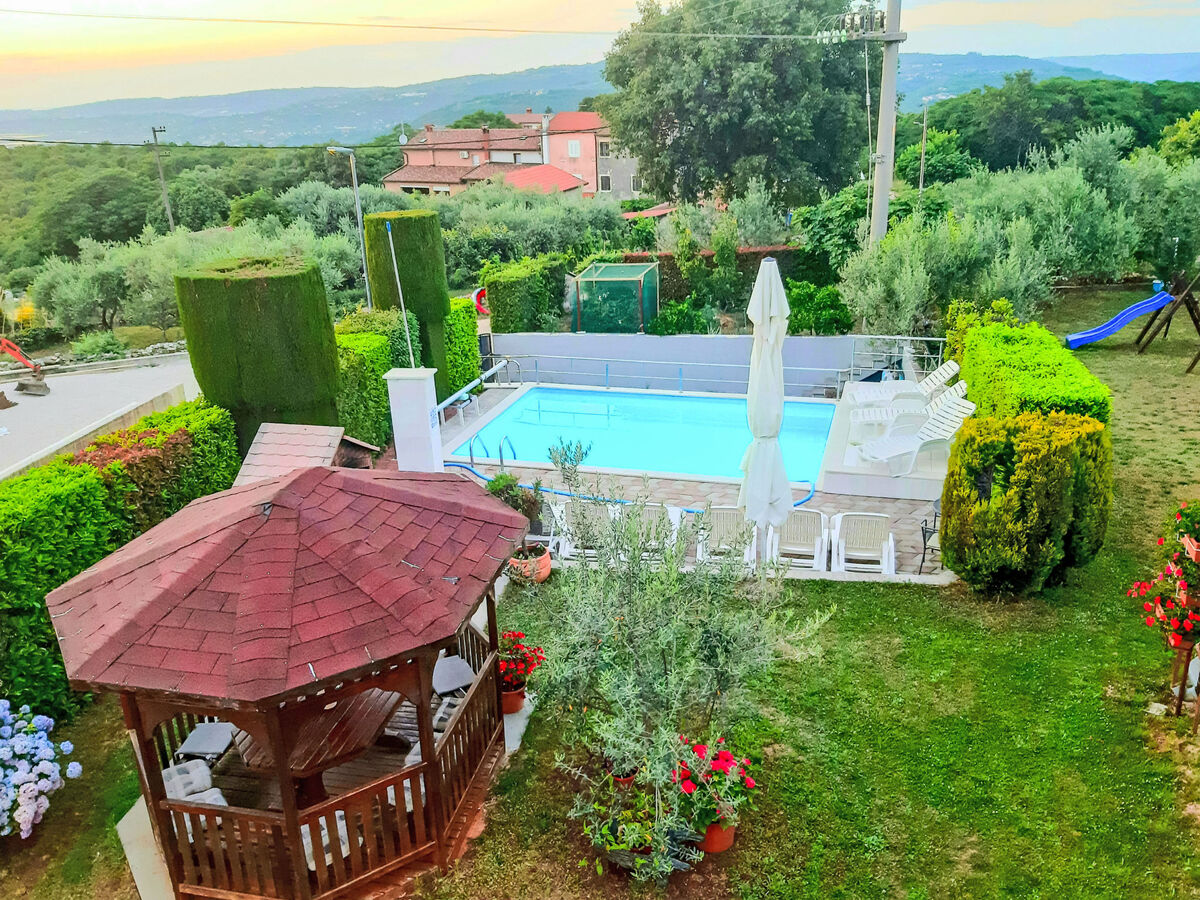 Maison 6 chambres avec piscine chauffée à Buje - Photo 2