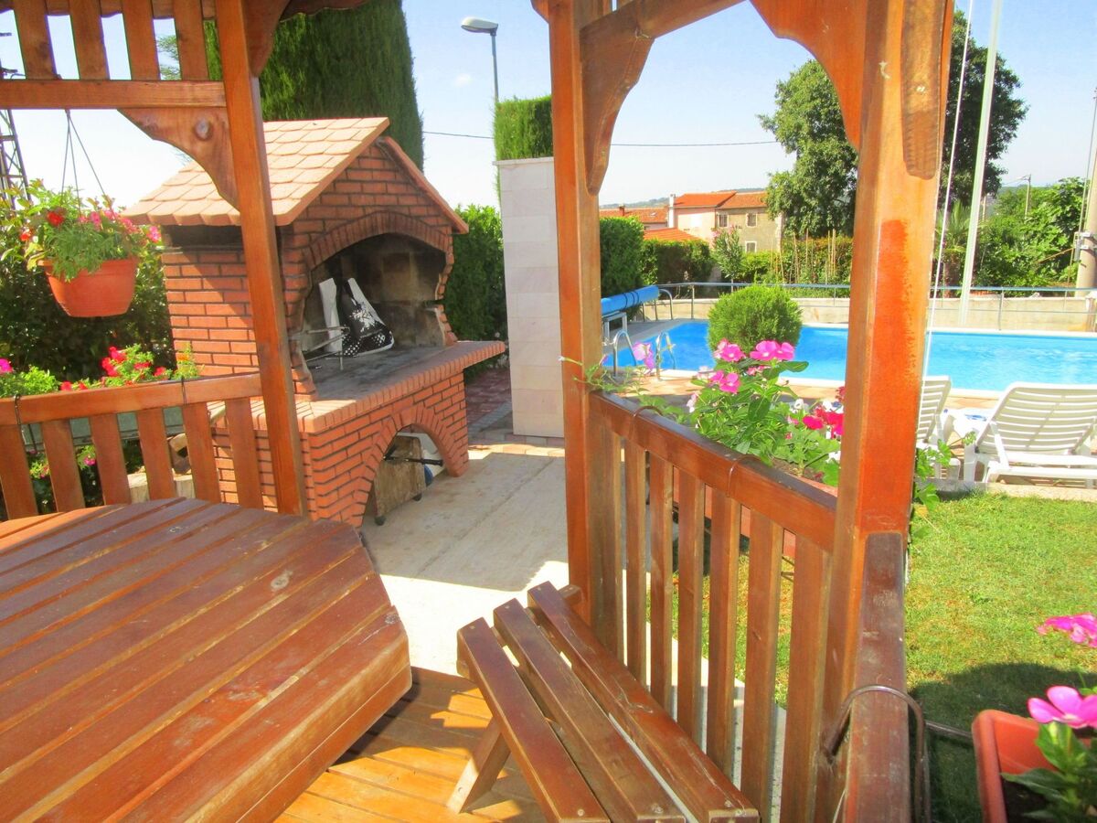 Maison 6 chambres avec piscine chauffée à Buje - Photo 9