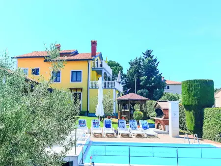 Maison 6 chambres avec piscine chauffée à Buje