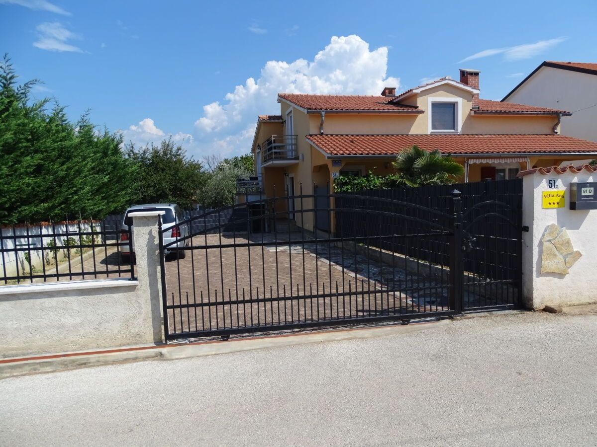 Villa Ana – Maison 4 chambres avec piscine à Buje - Photo 1