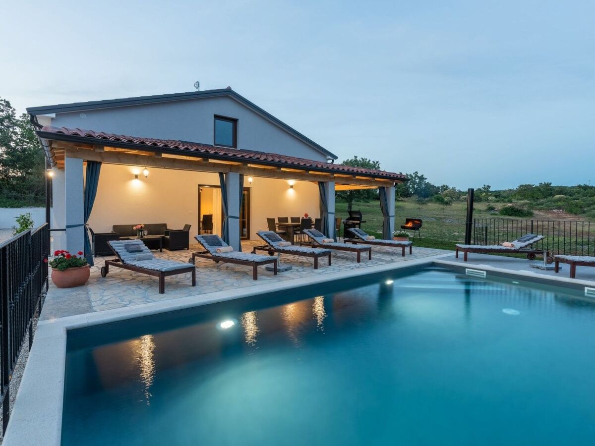 Villa Bibali à Buje : maison 8 personnes, piscine chauffée - Photo 9