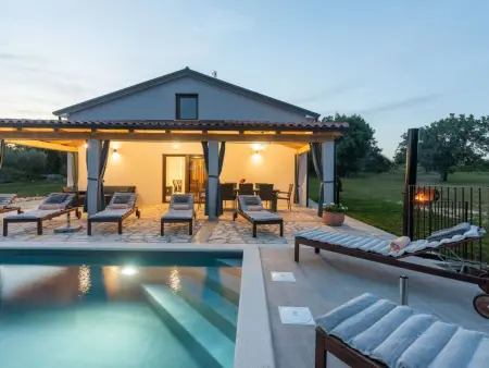 Villa Bibali à Buje : maison 8 personnes, piscine chauffée
