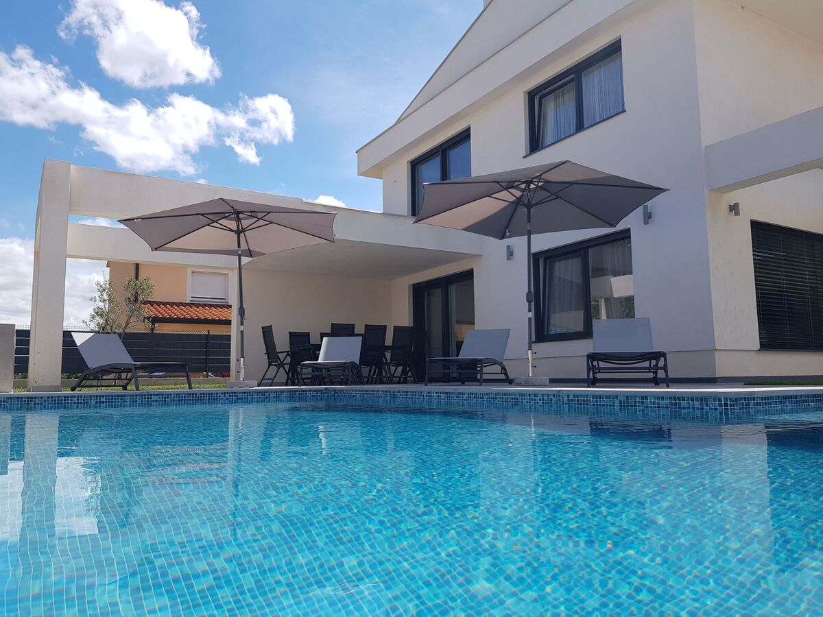 Maison 4 chambres avec piscine privée à Buje - Photo 1