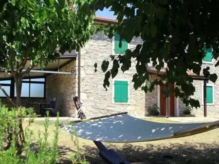 Maison forestière 1902 à Umag, 6 pers., parc privé 15000m²