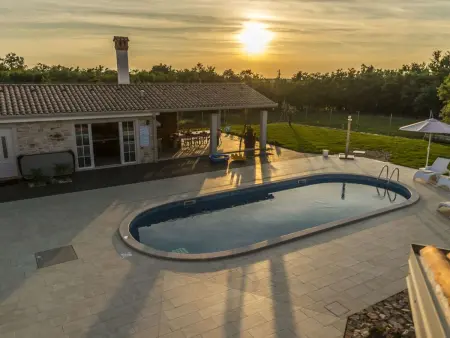 Villa Lemaliante, spa et piscine à 1 km de la mer : photo 7