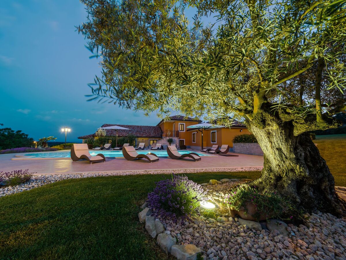 Villa GioAn : maison 16 pers., piscine et terrasse chauffée - Photo 10