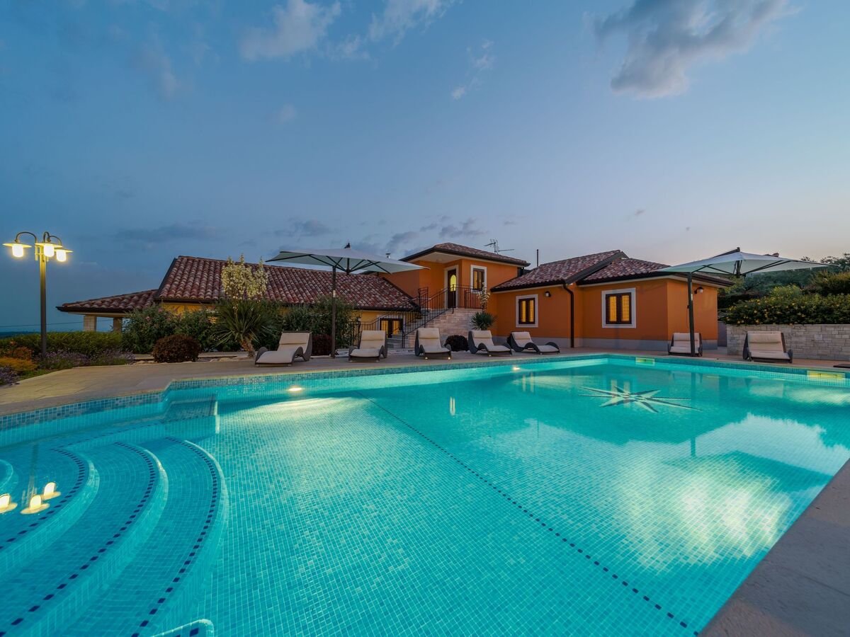 Villa GioAn : maison 16 pers., piscine et terrasse chauffée - Photo 19