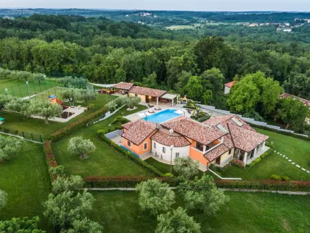 Villa GioAn : maison 16 pers., piscine et terrasse chauffée