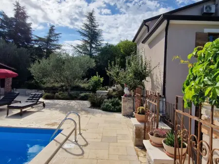 Freistehende Villa mit Garten und privatem Pool, Maison 8 personnes à Novigrad (Istra) - Photo 3