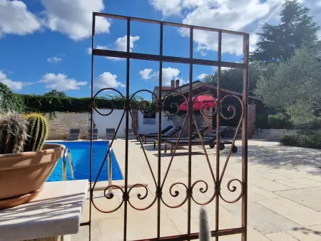 Freistehende Villa mit Garten und privatem Pool, Maison 8 personnes à Novigrad (Istra) - Photo 4