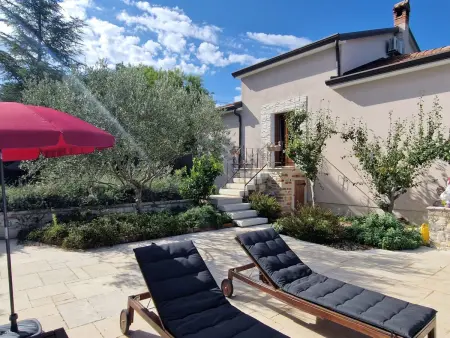 Freistehende Villa mit Garten und privatem Pool, Maison 8 personnes à Novigrad (Istra) - Photo 6