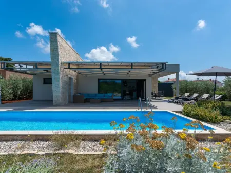 Location maison à Novigrad (Istra), Wunderschönes Ferienhaus in Bužinija mit Pool