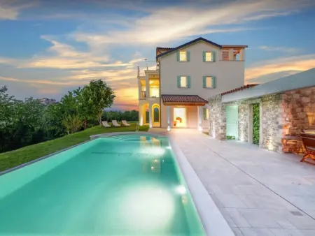Villa Demetra à Motovun, maison 8 personnes piscine infinie
