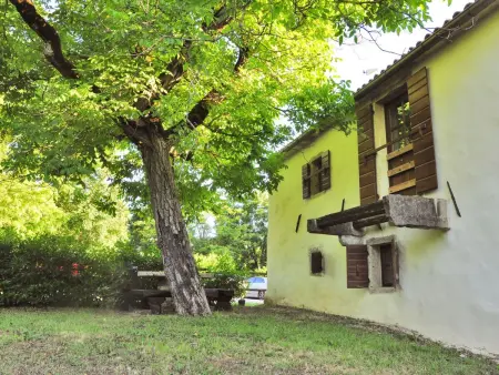 Maison en pierre d'Istrie à Kotli, piscine partagée