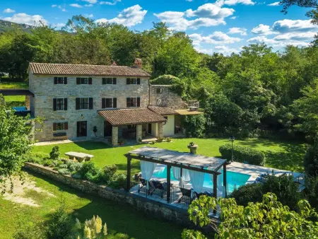 Villa Mulino – Maison 4 chambres avec piscine à Buzet