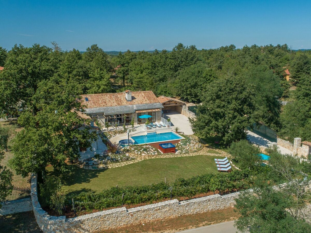 Villa Lipica – Maison 6 chambres, piscine et jacuzzi - Photo 1