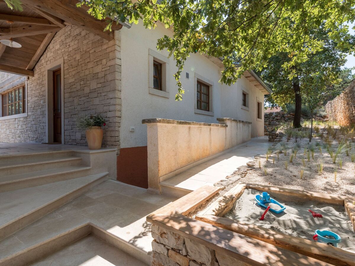 Villa Lipica – Maison 6 chambres, piscine et jacuzzi - Photo 15