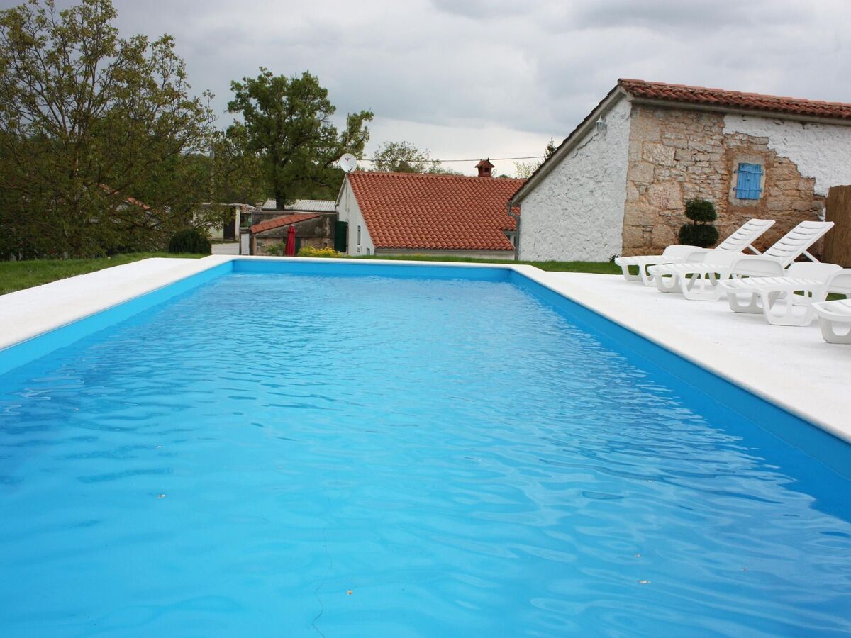 Maison en pierre d'Istrie avec piscine et grand jardin - Photo 5