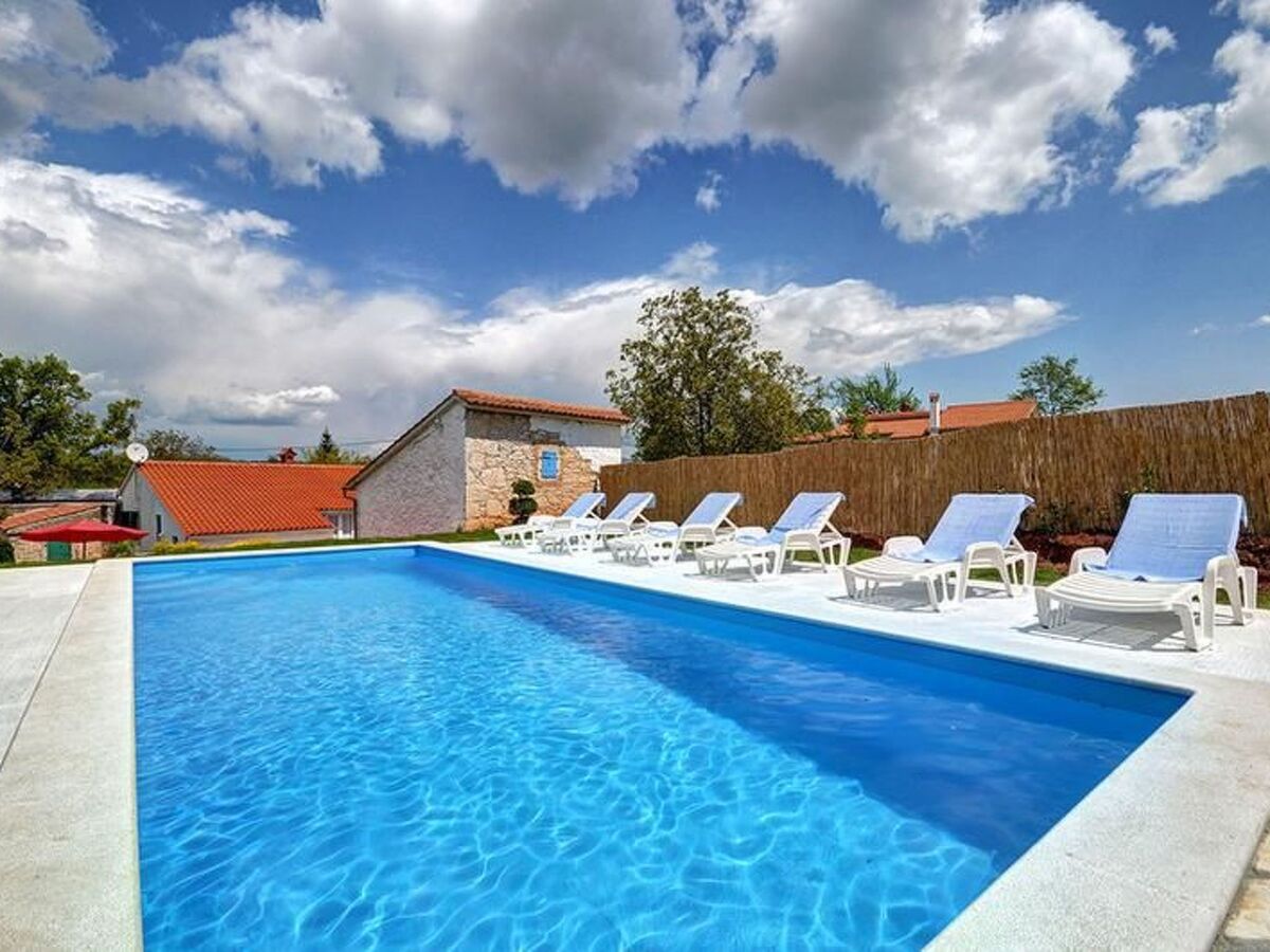 Maison en pierre d'Istrie avec piscine et grand jardin - Photo 7