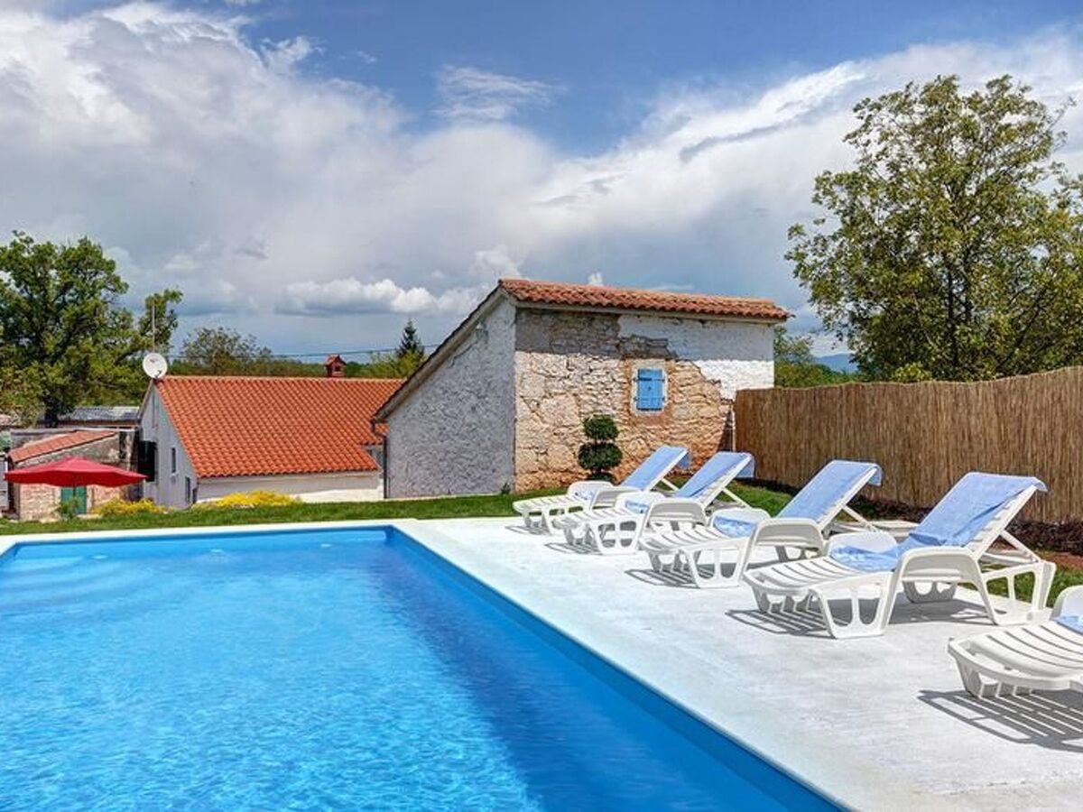 Maison en pierre d'Istrie avec piscine et grand jardin - Photo 12