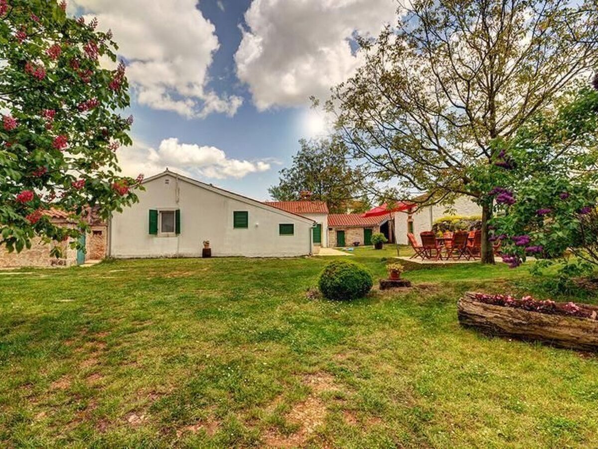 Maison en pierre d'Istrie avec piscine et grand jardin - Photo 13