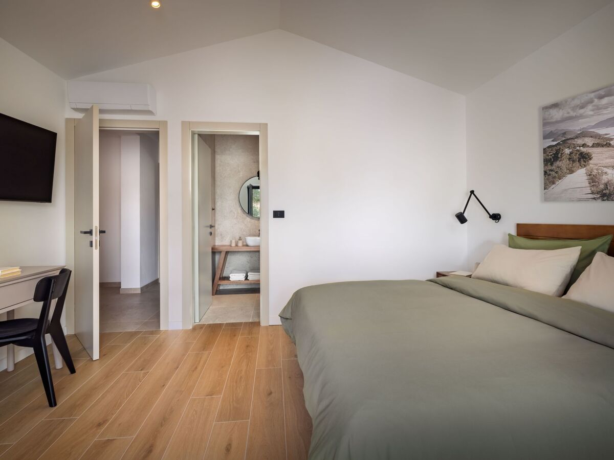 Villa Nux : maison neuve avec piscine chauffée - Photo 2