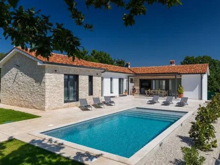 Villa Gala à Jakovici : maison 6 pers, piscine 36m²