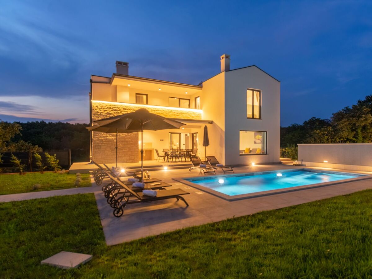 Villa 300m² avec piscine privée à Jakovici - Photo 9