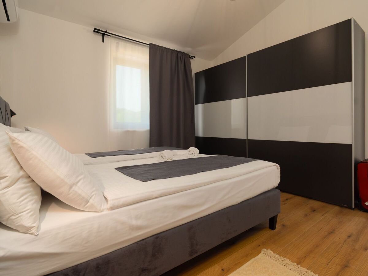 Villa 300m² avec piscine privée à Jakovici - Photo 26